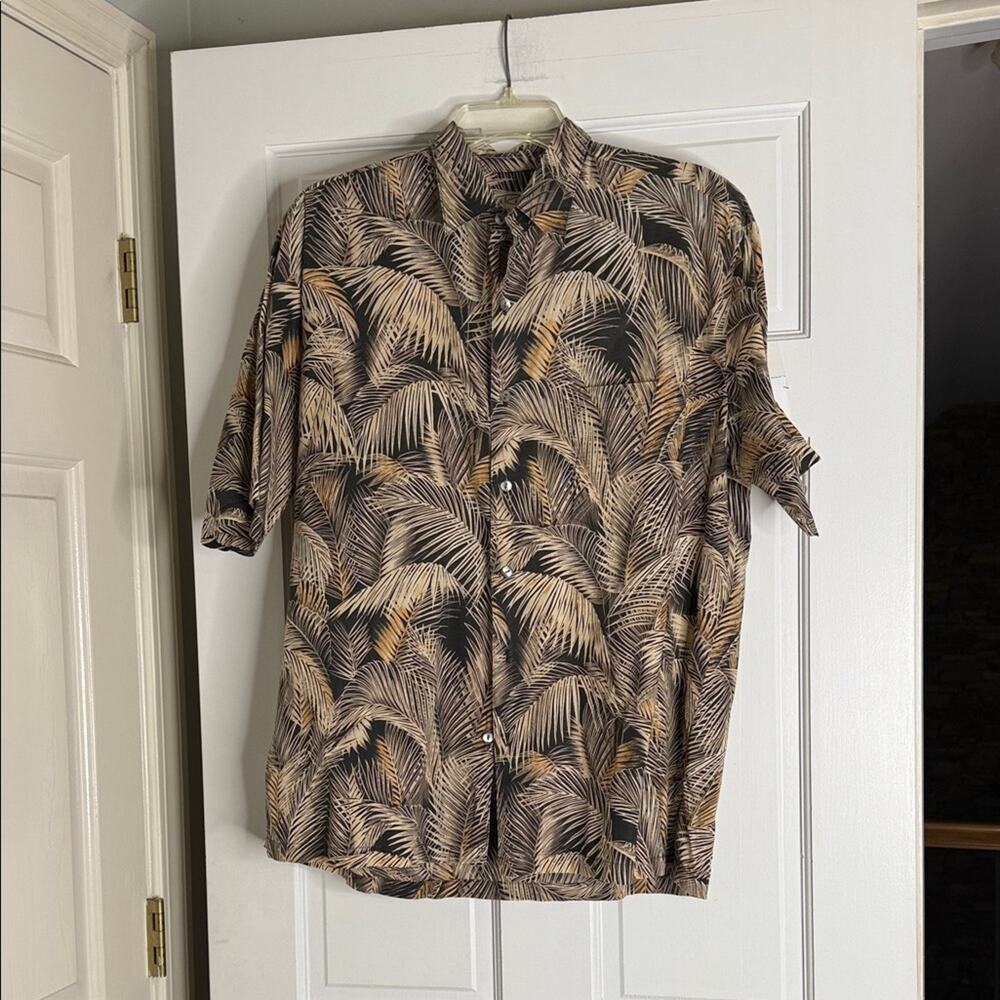 Tori Richard Tropical Leaf Print Shirt in Black and Tan. AOP. Medium